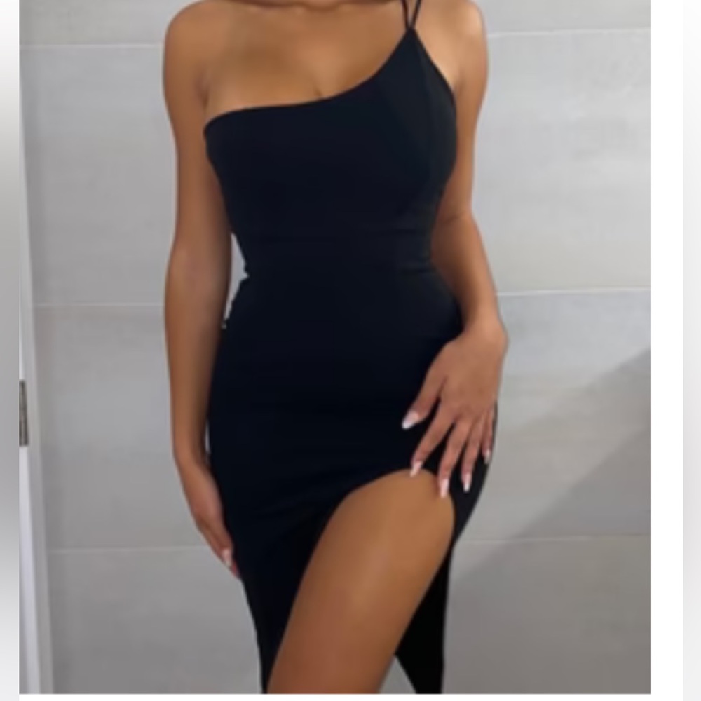 Elegant Black One-Shoulder Dress